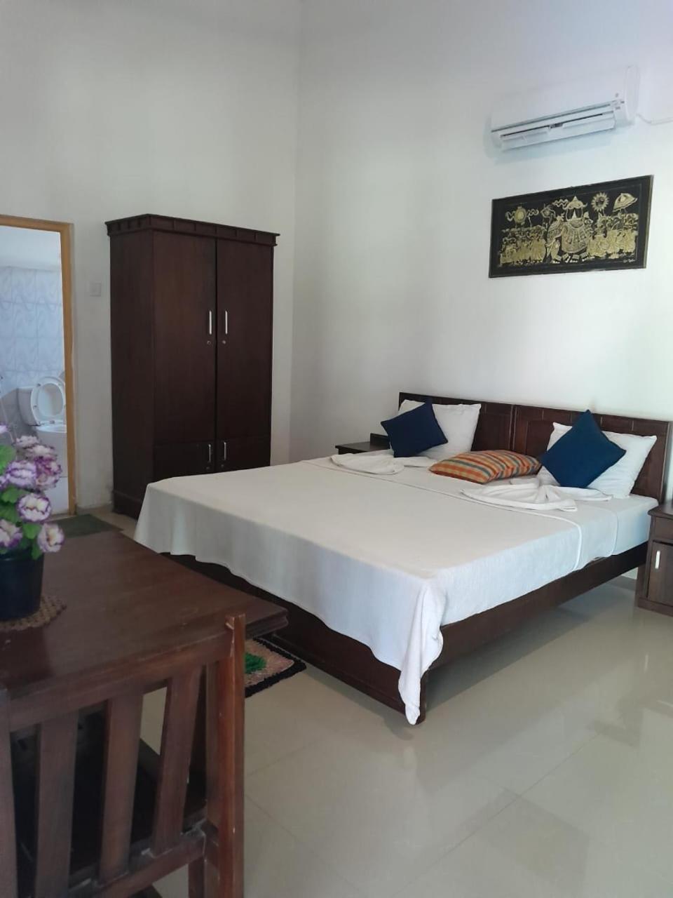 Serenity Lake Resort Yala Tissamaharama Exterior photo