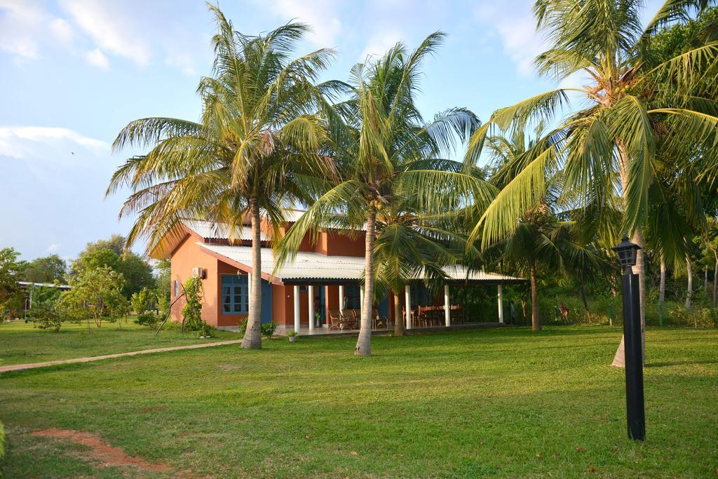 Serenity Lake Resort Yala Tissamaharama Exterior photo