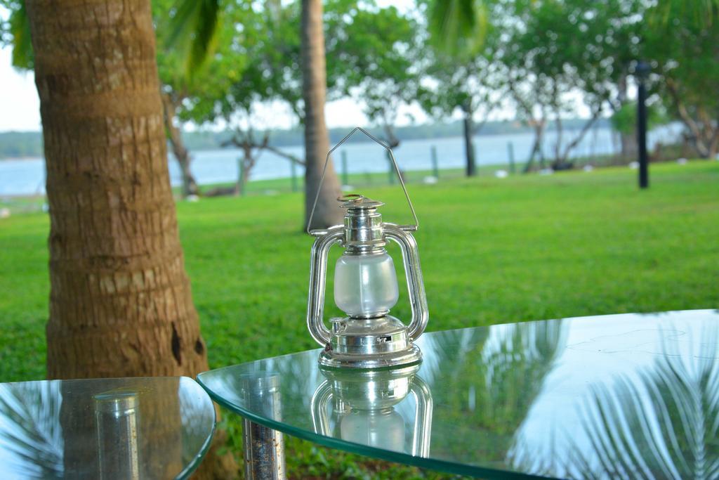 Serenity Lake Resort Yala Tissamaharama Exterior photo