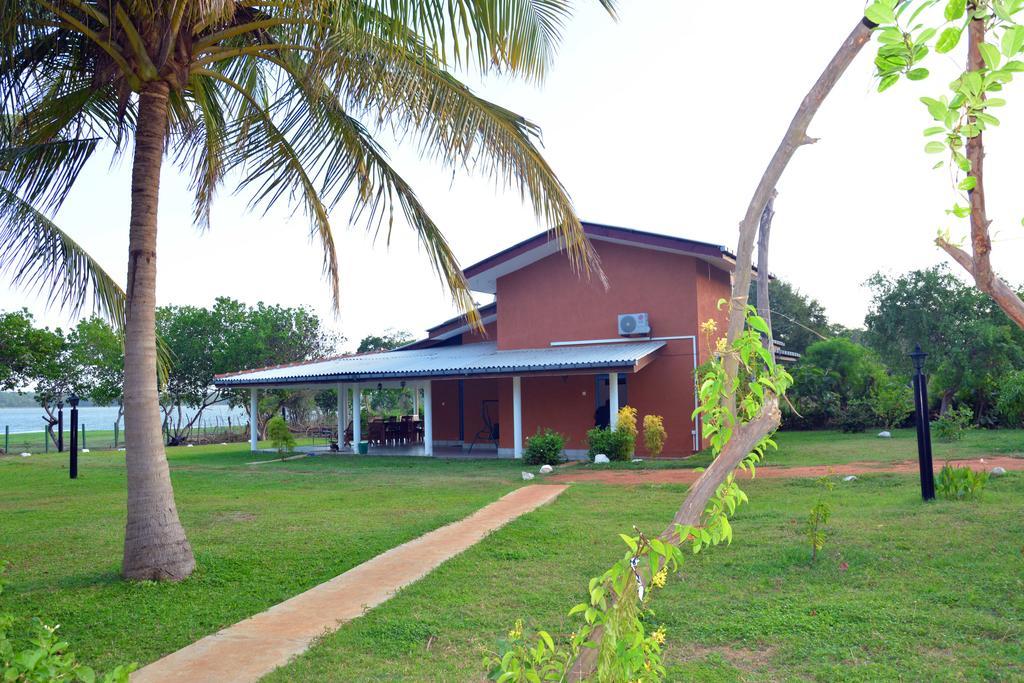 Serenity Lake Resort Yala Tissamaharama Exterior photo