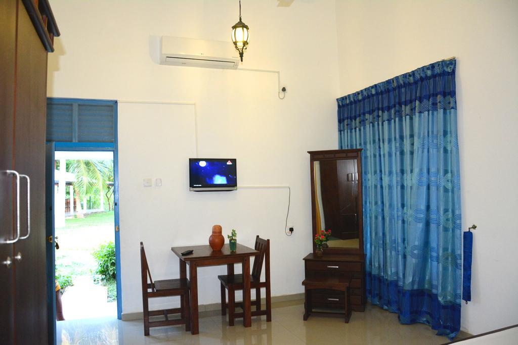 Serenity Lake Resort Yala Tissamaharama Exterior photo