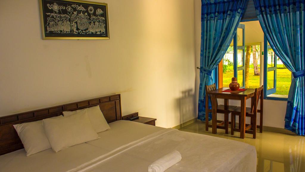 Serenity Lake Resort Yala Tissamaharama Exterior photo