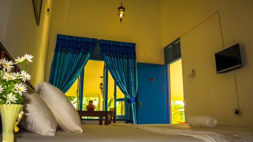 Serenity Lake Resort Yala Tissamaharama Exterior photo